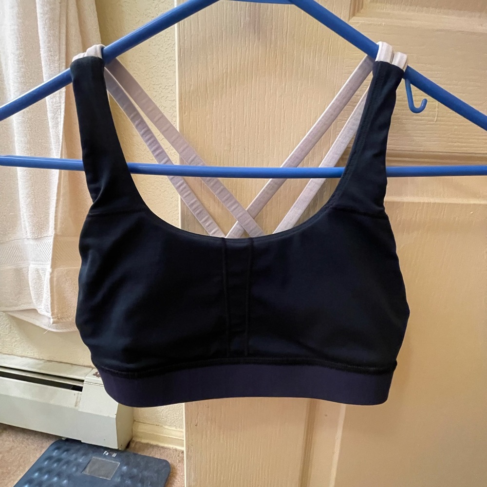 😍😍lululemon sports bra 😍😍 - Picture 3 of 5
